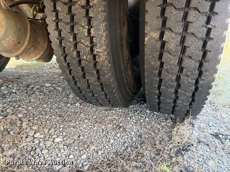 image for item DV8578 2006 International 4300 digger derrick truck