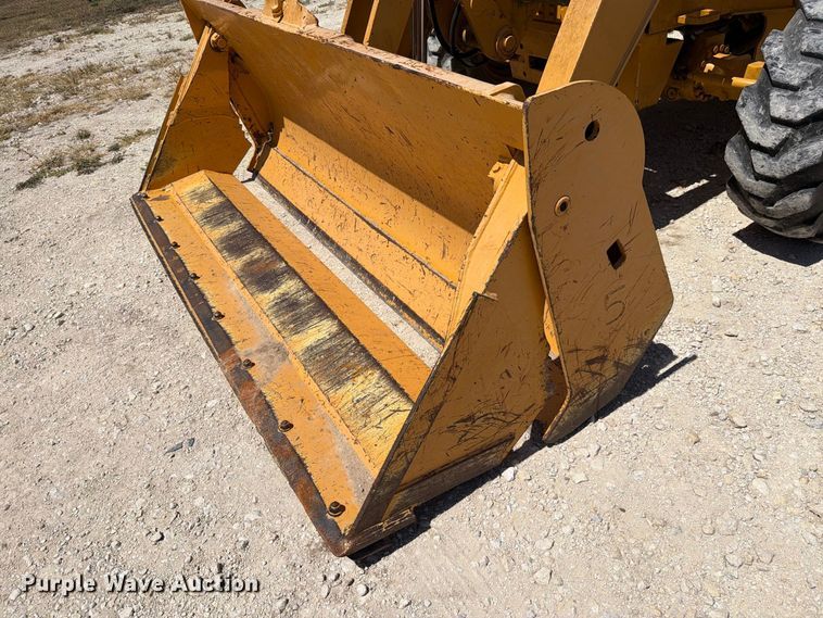 image for item DV8579 2005 John Deere 310SG backhoe