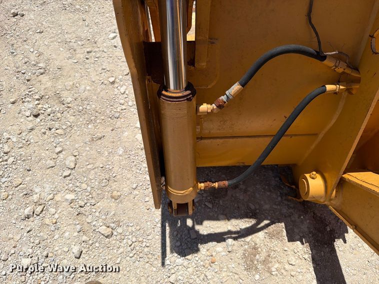 image for item DV8579 2005 John Deere 310SG backhoe