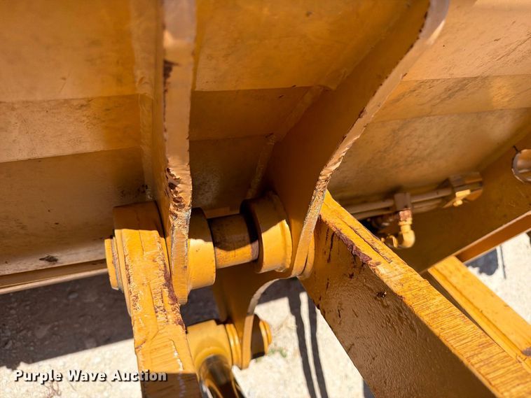 image for item DV8579 2005 John Deere 310SG backhoe