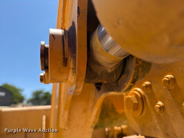 image for item DV8579 2005 John Deere 310SG backhoe