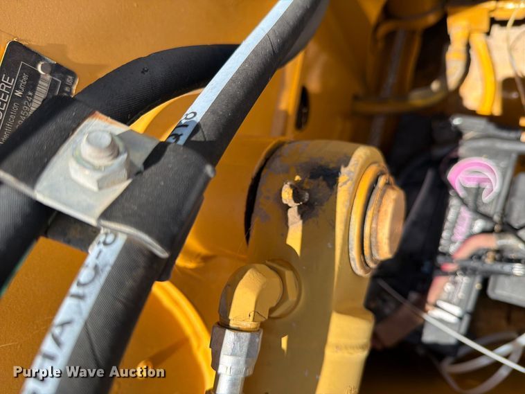 image for item DV8579 2005 John Deere 310SG backhoe