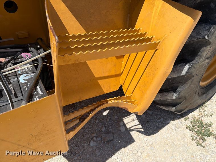 image for item DV8579 2005 John Deere 310SG backhoe