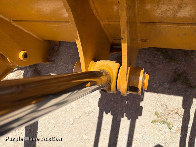 image for item DV8579 2005 John Deere 310SG backhoe
