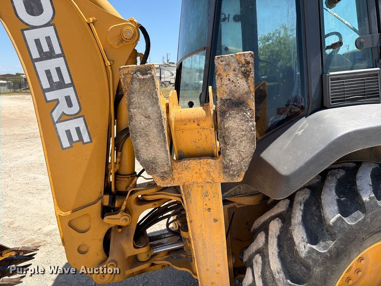 image for item DV8579 2005 John Deere 310SG backhoe