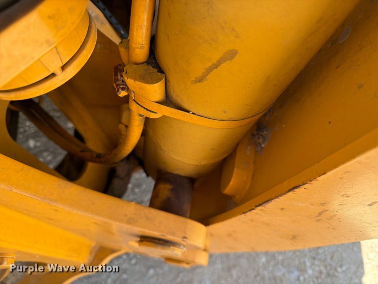 image for item DV8579 2005 John Deere 310SG backhoe