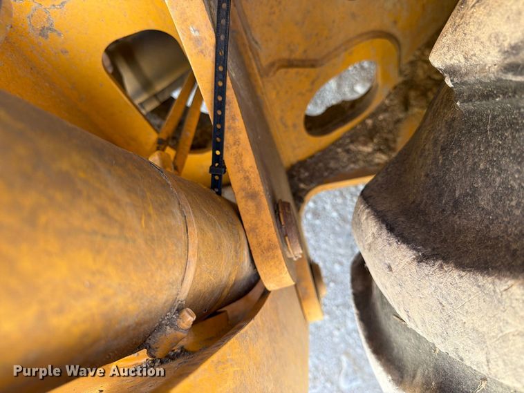 image for item DV8579 2005 John Deere 310SG backhoe