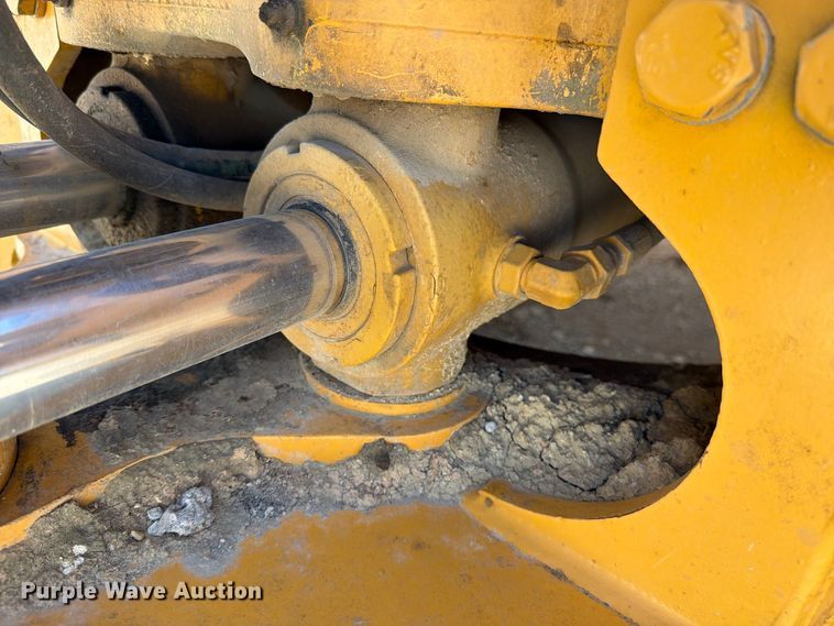 image for item DV8579 2005 John Deere 310SG backhoe