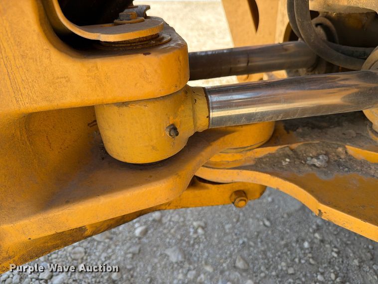 image for item DV8579 2005 John Deere 310SG backhoe