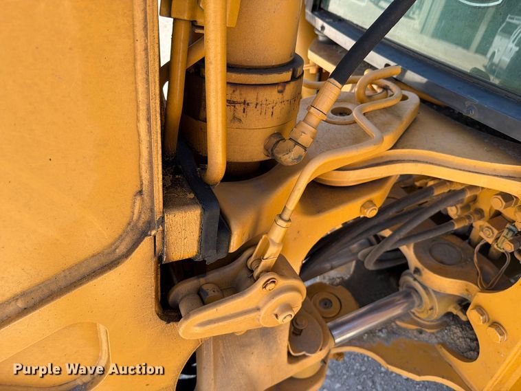 image for item DV8579 2005 John Deere 310SG backhoe