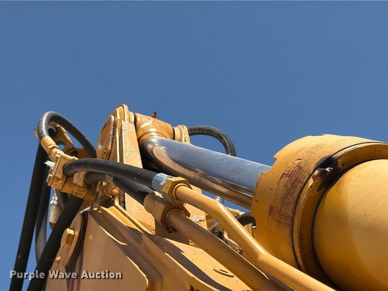 image for item DV8579 2005 John Deere 310SG backhoe