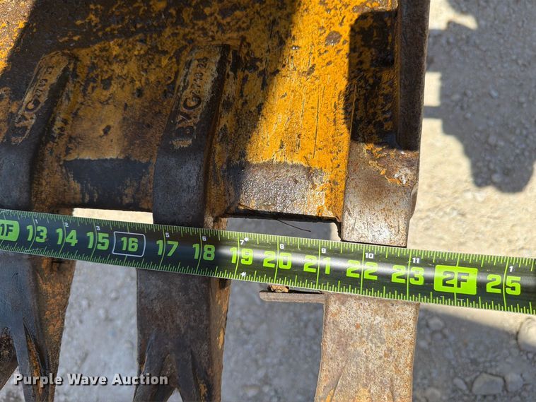 image for item DV8579 2005 John Deere 310SG backhoe