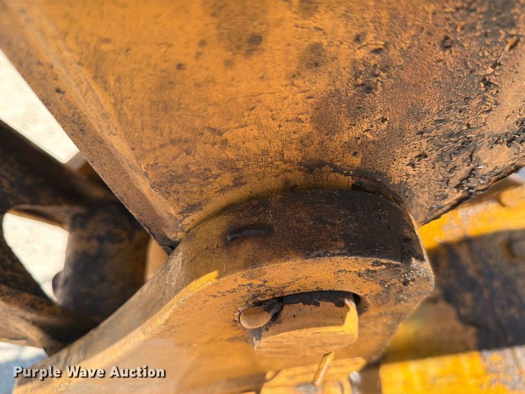 image for item DV8579 2005 John Deere 310SG backhoe