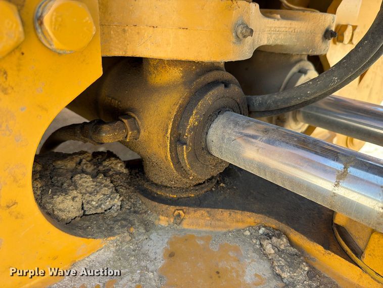 image for item DV8579 2005 John Deere 310SG backhoe