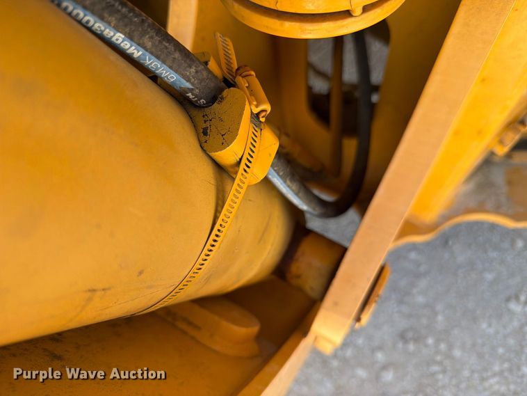 image for item DV8579 2005 John Deere 310SG backhoe