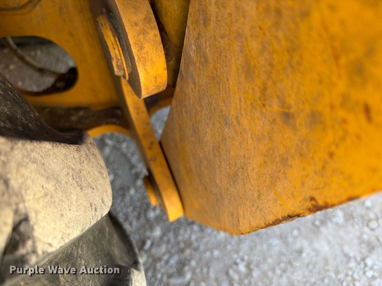 image for item DV8579 2005 John Deere 310SG backhoe