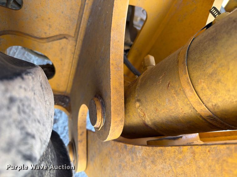 image for item DV8579 2005 John Deere 310SG backhoe