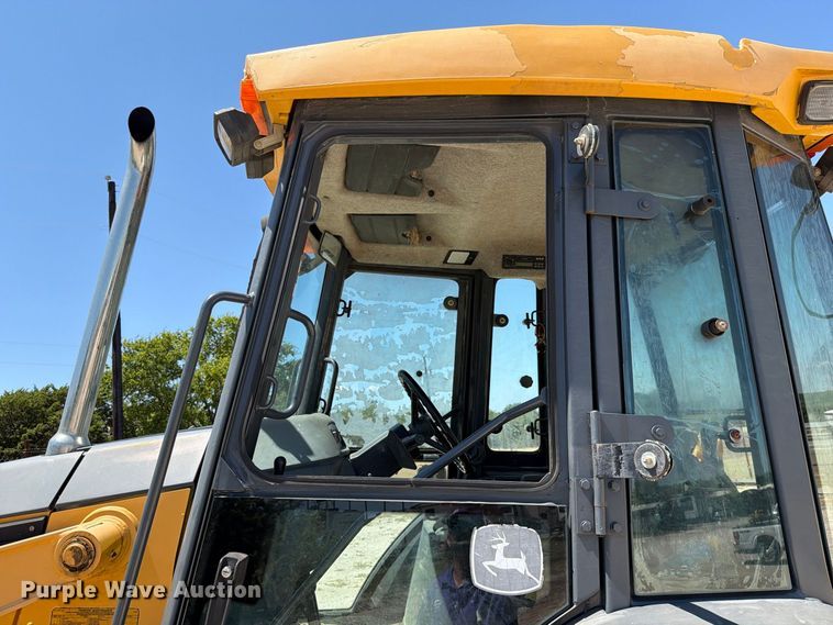 image for item DV8579 2005 John Deere 310SG backhoe