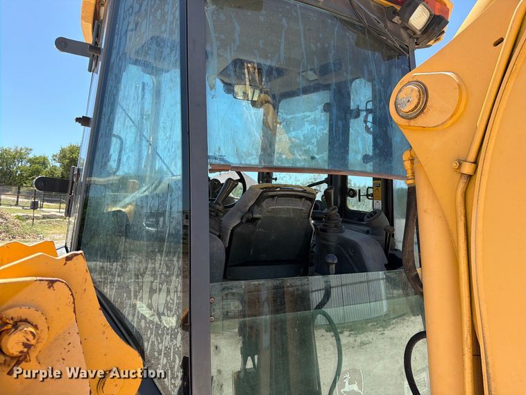 image for item DV8579 2005 John Deere 310SG backhoe