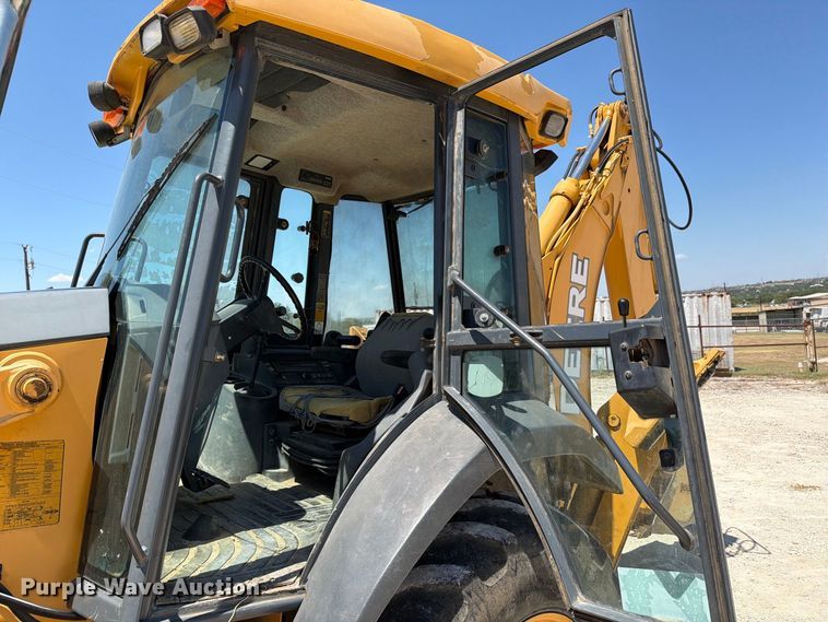 image for item DV8579 2005 John Deere 310SG backhoe