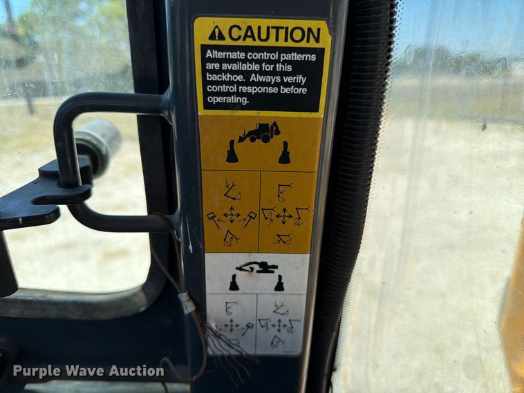 image for item DV8579 2005 John Deere 310SG backhoe