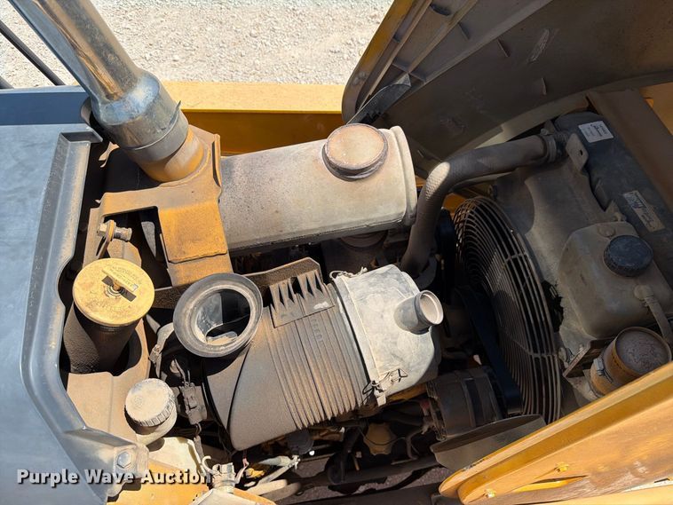 image for item DV8579 2005 John Deere 310SG backhoe