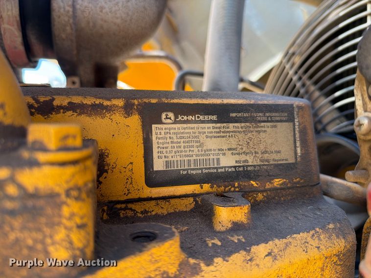 image for item DV8579 2005 John Deere 310SG backhoe
