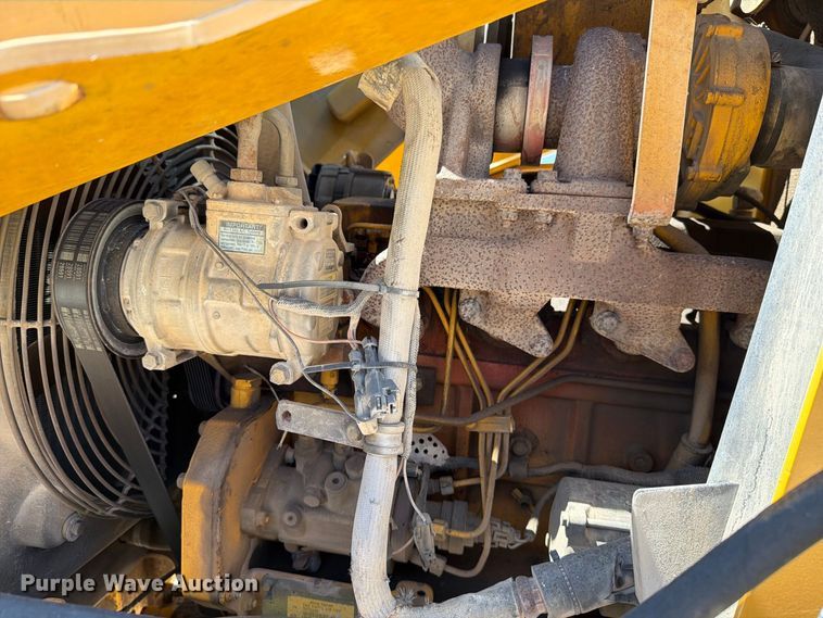 image for item DV8579 2005 John Deere 310SG backhoe