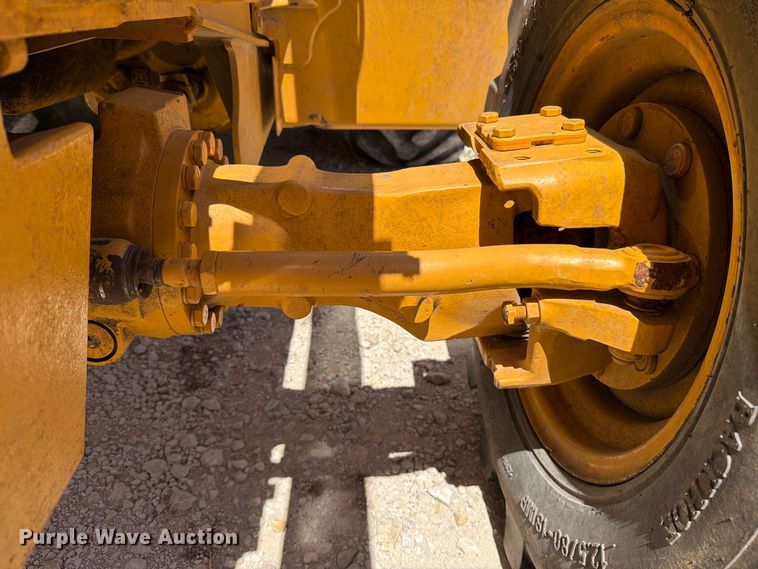 image for item DV8579 2005 John Deere 310SG backhoe