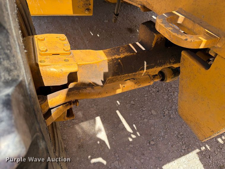 image for item DV8579 2005 John Deere 310SG backhoe