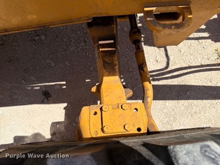 image for item DV8579 2005 John Deere 310SG backhoe