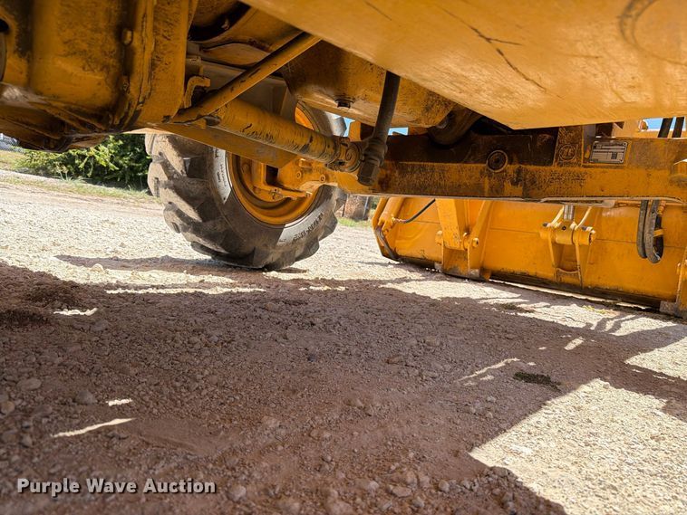 image for item DV8579 2005 John Deere 310SG backhoe