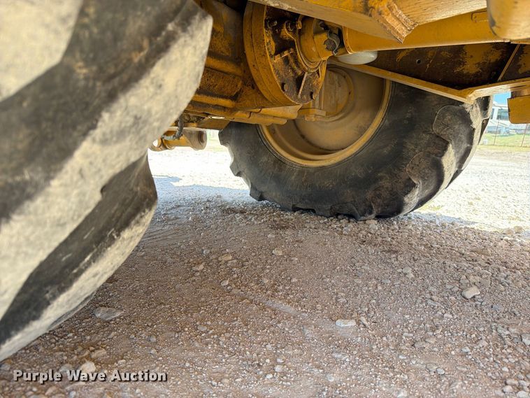 image for item DV8579 2005 John Deere 310SG backhoe
