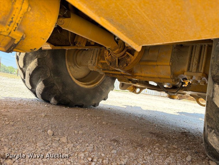 image for item DV8579 2005 John Deere 310SG backhoe