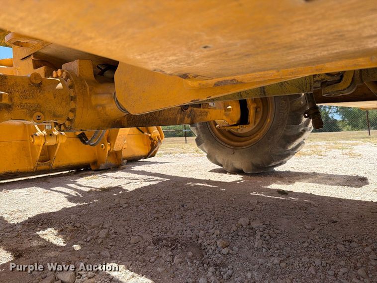 image for item DV8579 2005 John Deere 310SG backhoe