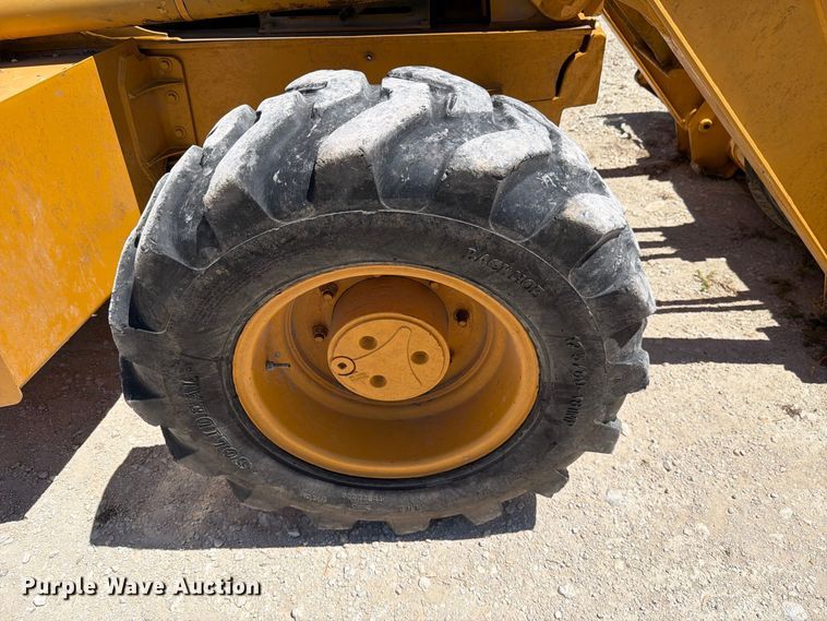image for item DV8579 2005 John Deere 310SG backhoe