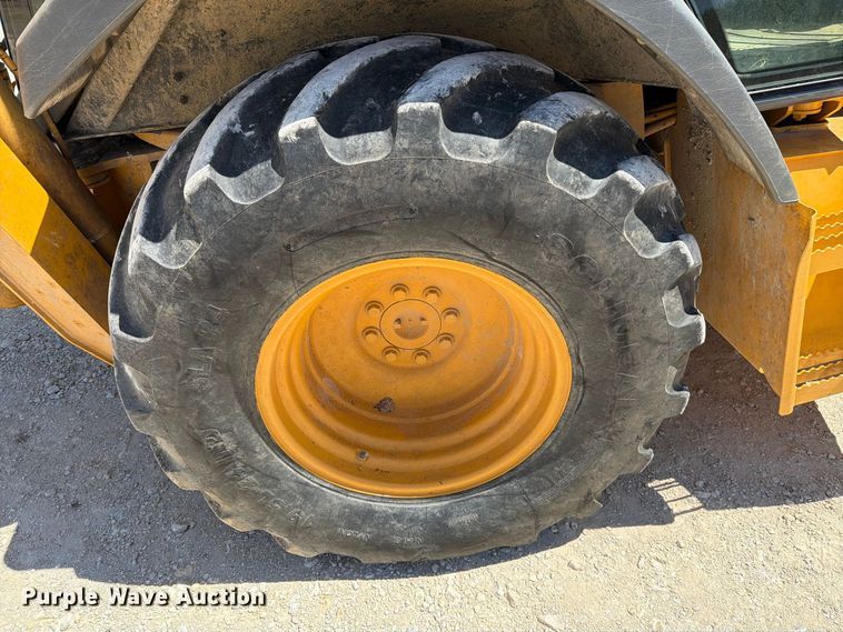 image for item DV8579 2005 John Deere 310SG backhoe