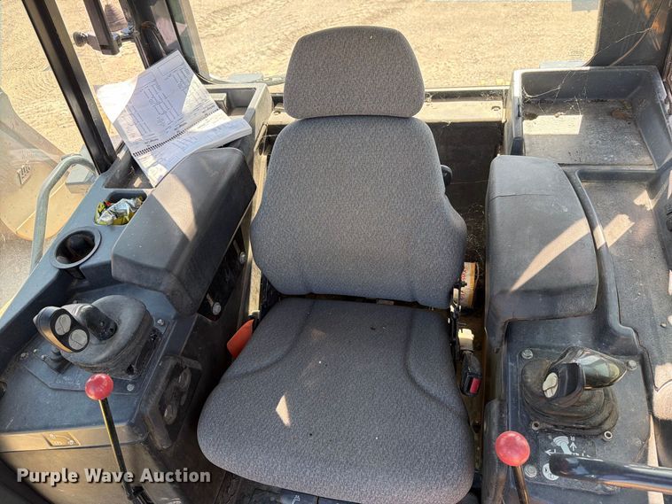 image for item DV8580 2018 John Deere 850K WLT dozer