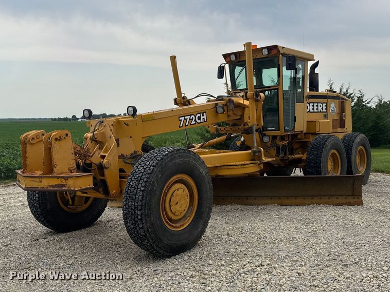 2000 John Deere 772CH motor grader