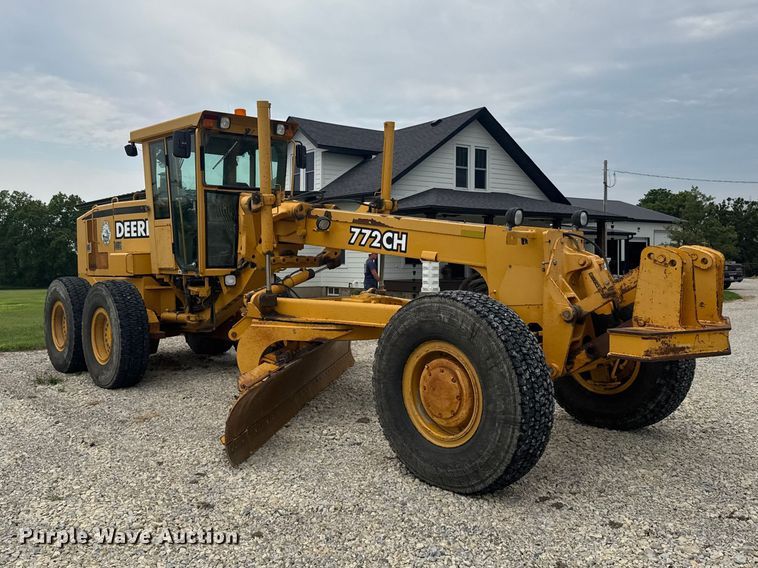 image for item DY3153 2000 John Deere 772CH motor grader