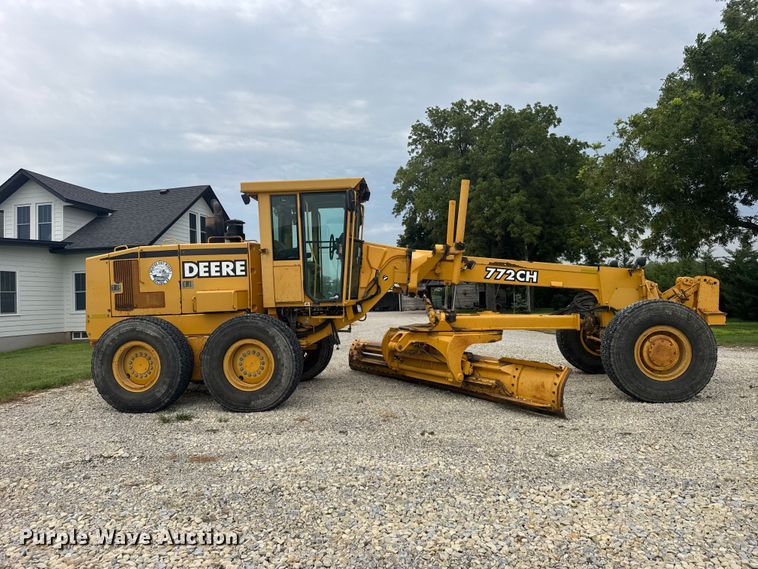 image for item DY3153 2000 John Deere 772CH motor grader