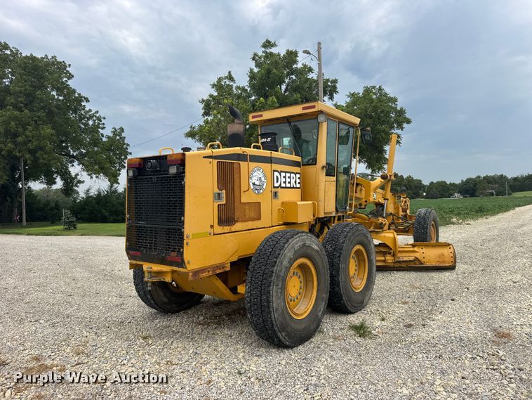 image for item DY3153 2000 John Deere 772CH motor grader