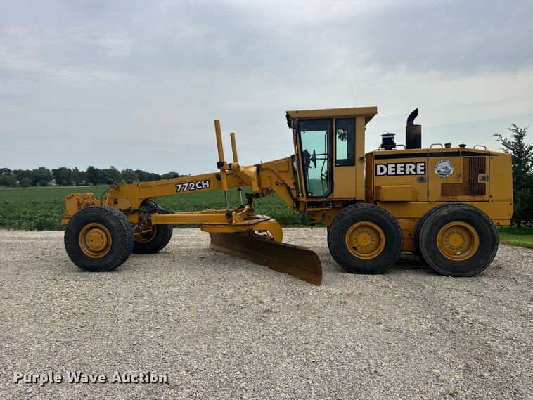 image for item DY3153 2000 John Deere 772CH motor grader