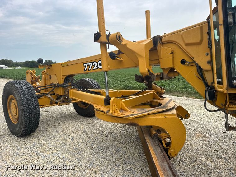image for item DY3153 2000 John Deere 772CH motor grader