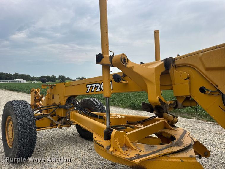 image for item DY3153 2000 John Deere 772CH motor grader