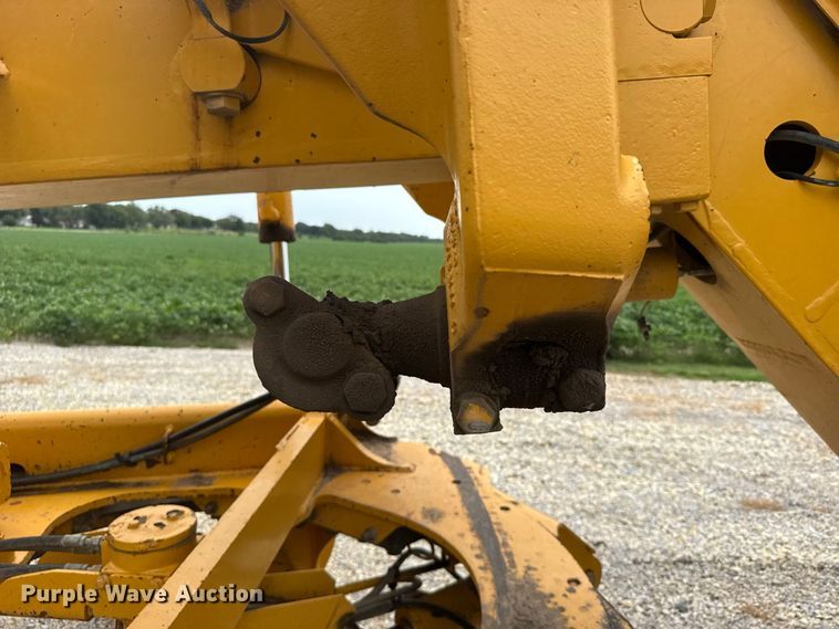 image for item DY3153 2000 John Deere 772CH motor grader