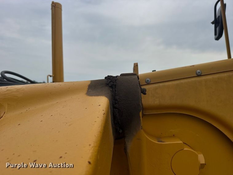 image for item DY3153 2000 John Deere 772CH motor grader