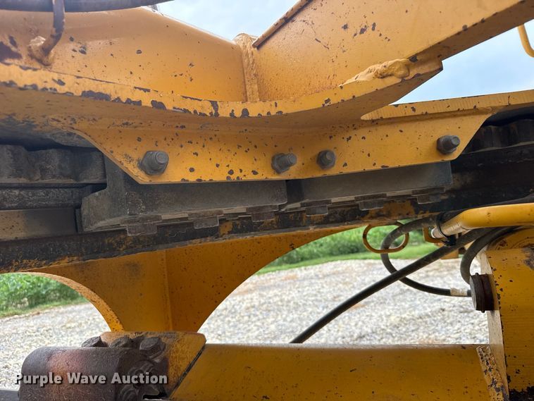 image for item DY3153 2000 John Deere 772CH motor grader