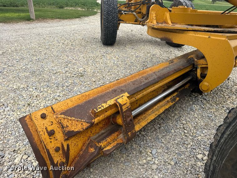 image for item DY3153 2000 John Deere 772CH motor grader
