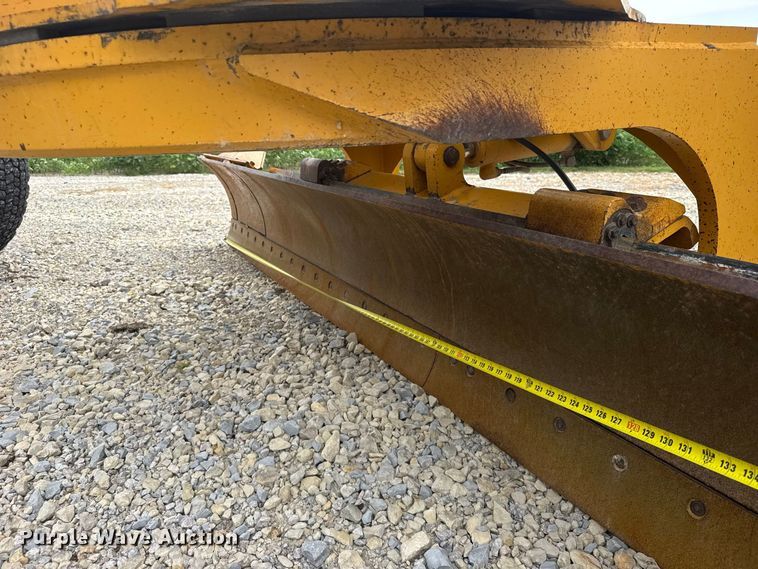 image for item DY3153 2000 John Deere 772CH motor grader